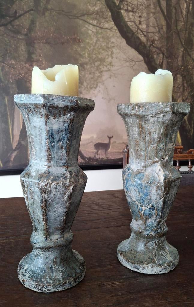 2 robuuste, sobere stenen kandelaars, Overige materialen, Grijs, 25 tot 50 cm, Ophalen of Verzenden