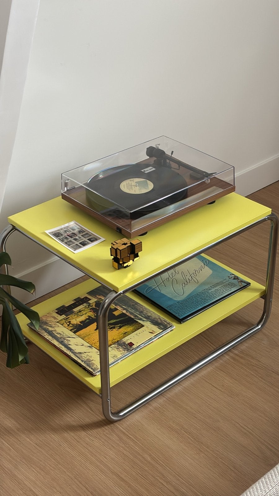 IKEA BAGGBODA salontafel/bijzettafel geel, Metaal of Aluminium, 55 tot 75 cm, Zo goed als nieuw, Rechthoekig