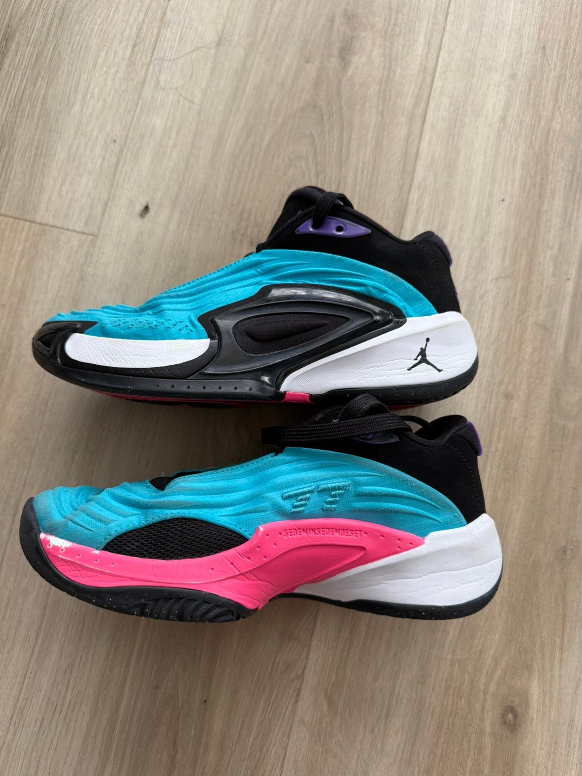 Basketbal schoenen Luka 3, Maat XS of kleiner, Ophalen of Verzenden, Zo goed als nieuw, Schoenen