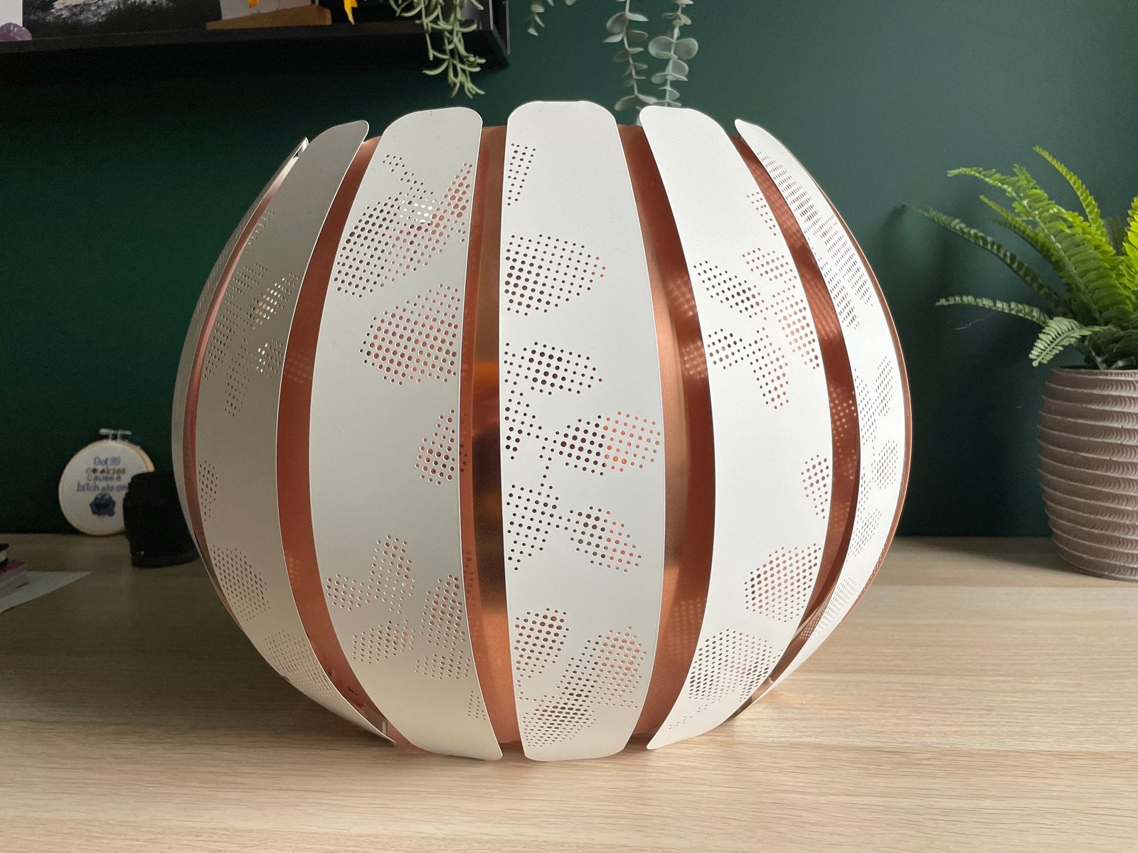 Ikea Moderne Bronzen/Witte Lampenkap voor Hang- of Sta-lamp, Huis en Inrichting, Lampen | Lampenkappen, Overige typen, Wit, Rond