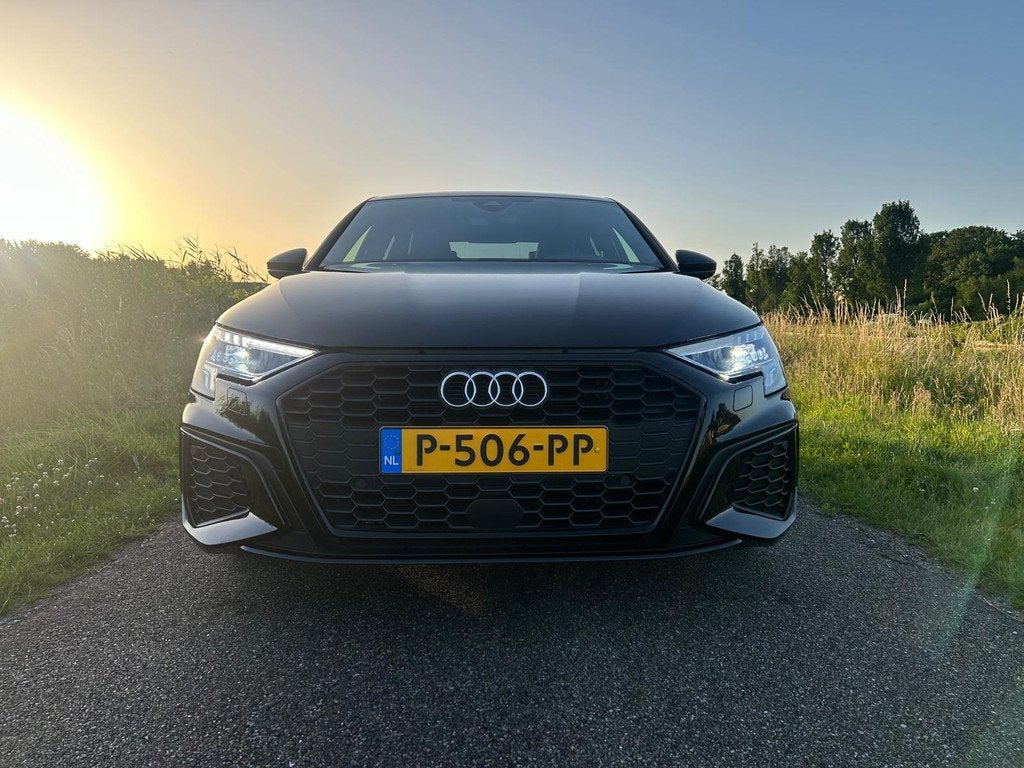 Audi A3 Limousine 30 TFSI S-Line edition | Apple Carplay | L, Auto's, Gebruikt, Leder en Stof, Zwart, Origineel Nederlands
