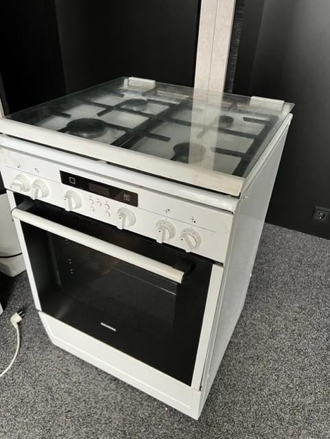 Luxe Siemens Vrijstaand Gasfornuis Hetelucht met Oven Wit, Ophalen, Gebruikt, 4 kookzones, Gas
