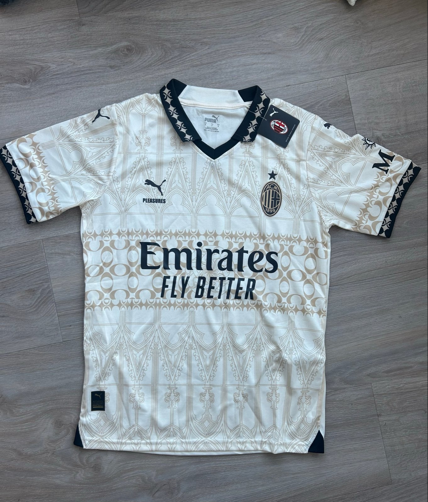 AC Milan shirt S nieuw met prijskaartje, Nieuw, Voetbal, Maat 46 (S) of kleiner, Meerkleurig