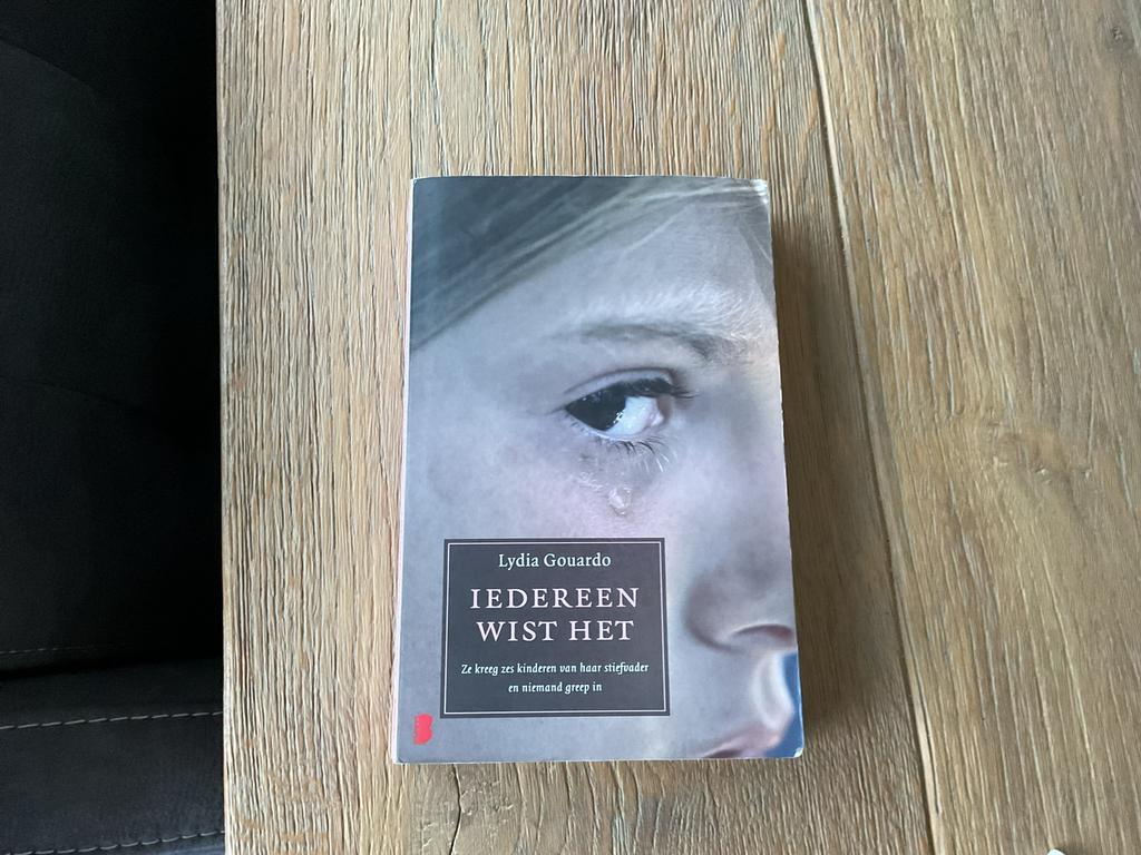 Iedereen wist het, Ophalen of Verzenden, Zo goed als nieuw