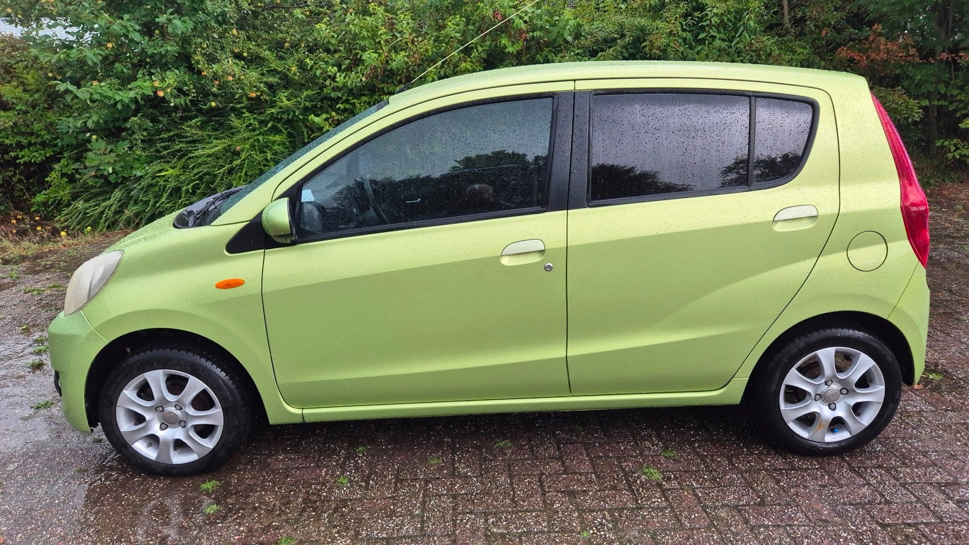 Daihatsu Cuore 1.0 Premium 5 DEURS NIEUWE APK, Voorwielaandrijving, Metallic lak, 18 €/maand, 4 stoelen
