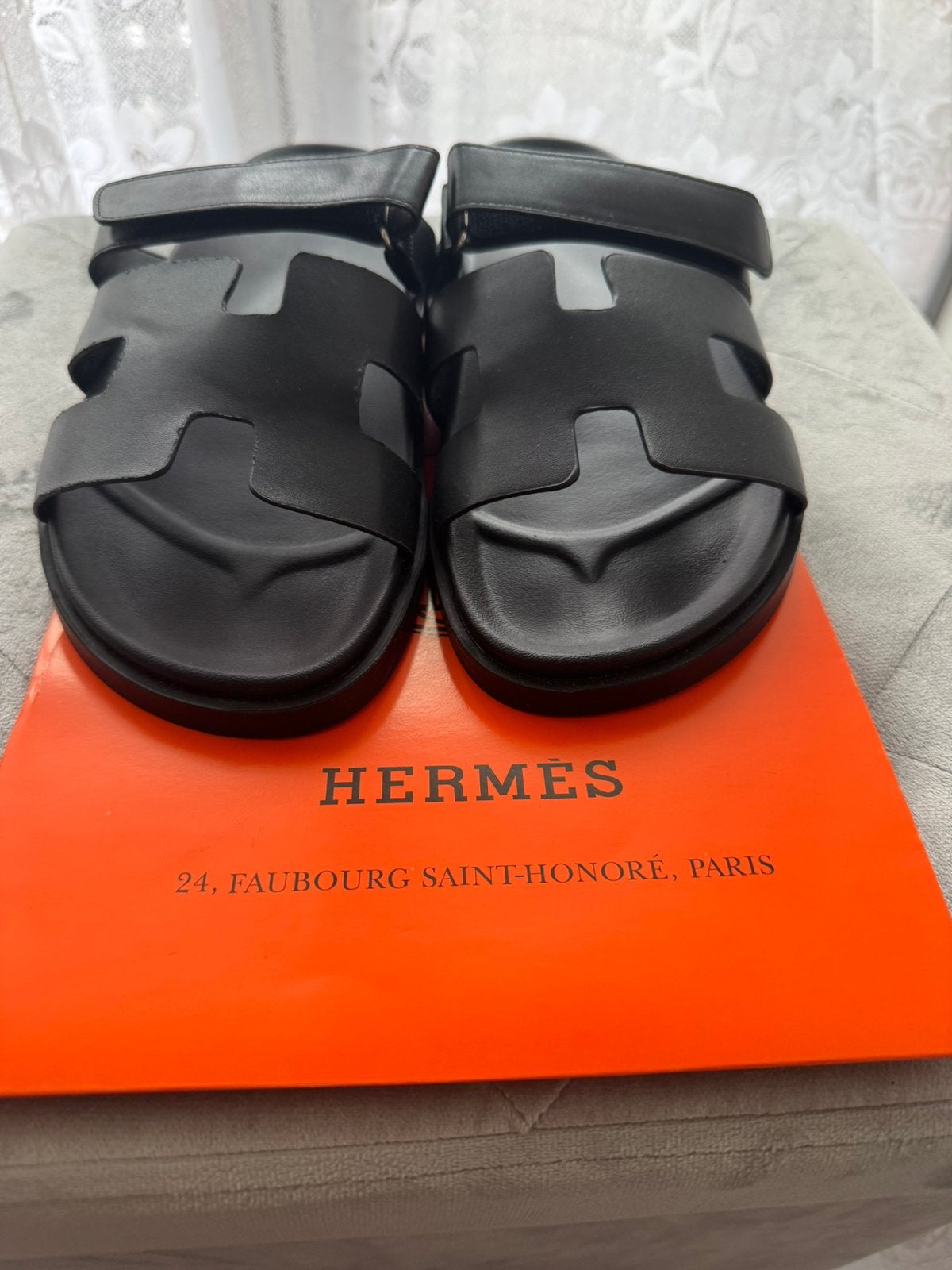 Hermes slippers 43, Ophalen of Verzenden, Zo goed als nieuw, Zwart
