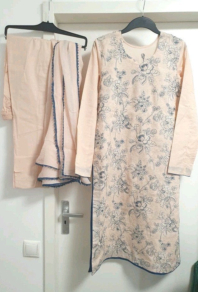 Prachtige Indiase/Pakistaanse Kameez broek dupetta - Nieuw!, Maat 38/40 (M), Beige, Nieuw, Ophalen of Verzenden