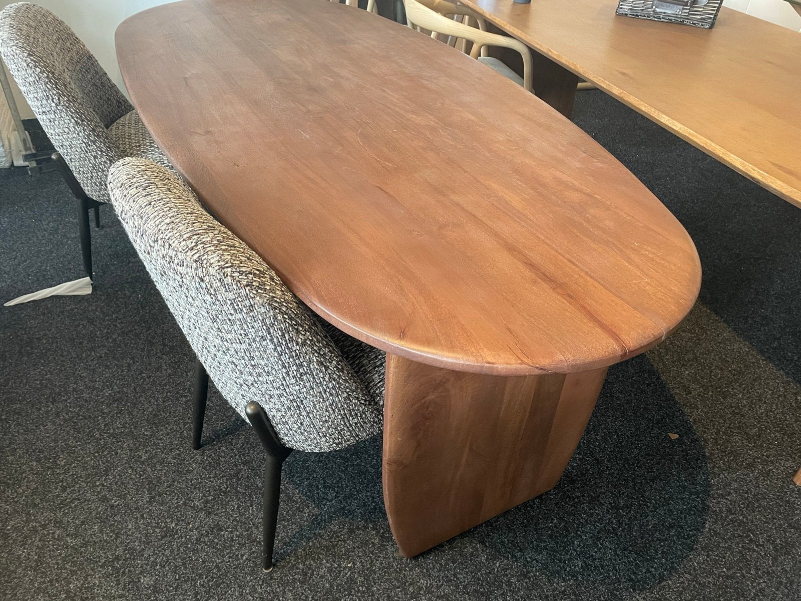 Massief eiken tafel 220x103 cm deens ovaal licht bruin eiken