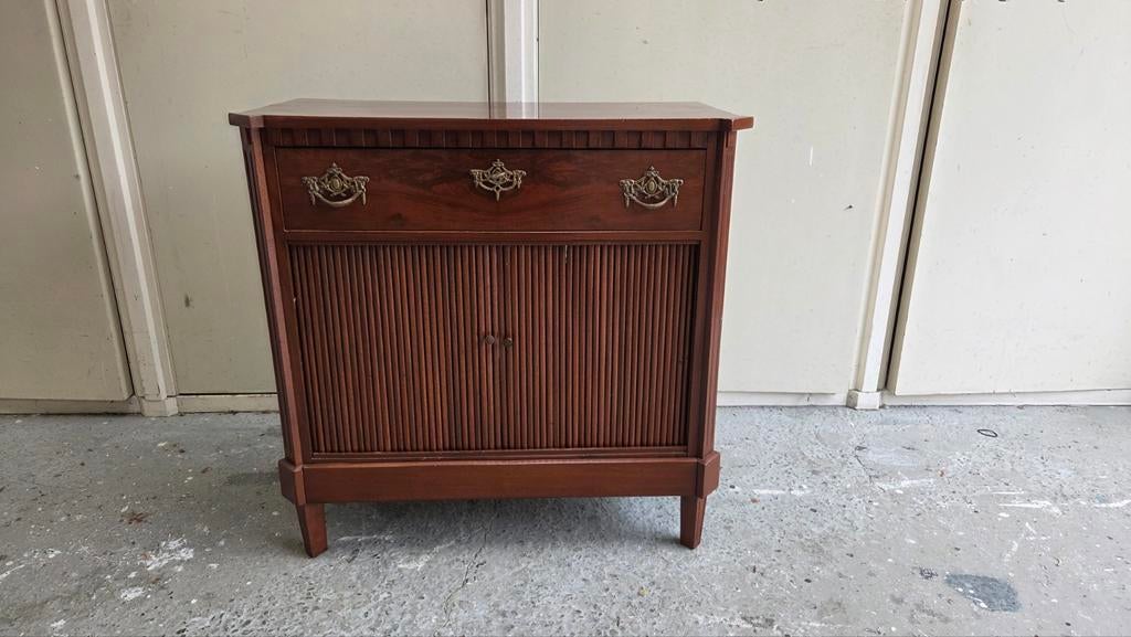 Kleine dressoirkast met roldeurtjes, Ophalen of Verzenden