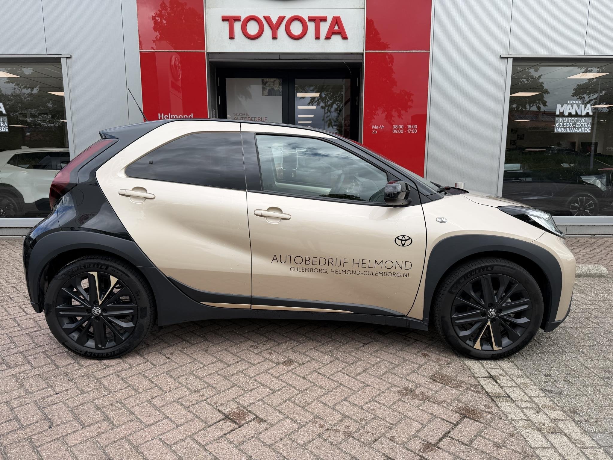 Toyota Aygo X 1.0 VVT-i MT Pulse BTW auto | Mooie uitvoering, Stof, Euro 6, Bruin, 4 stoelen