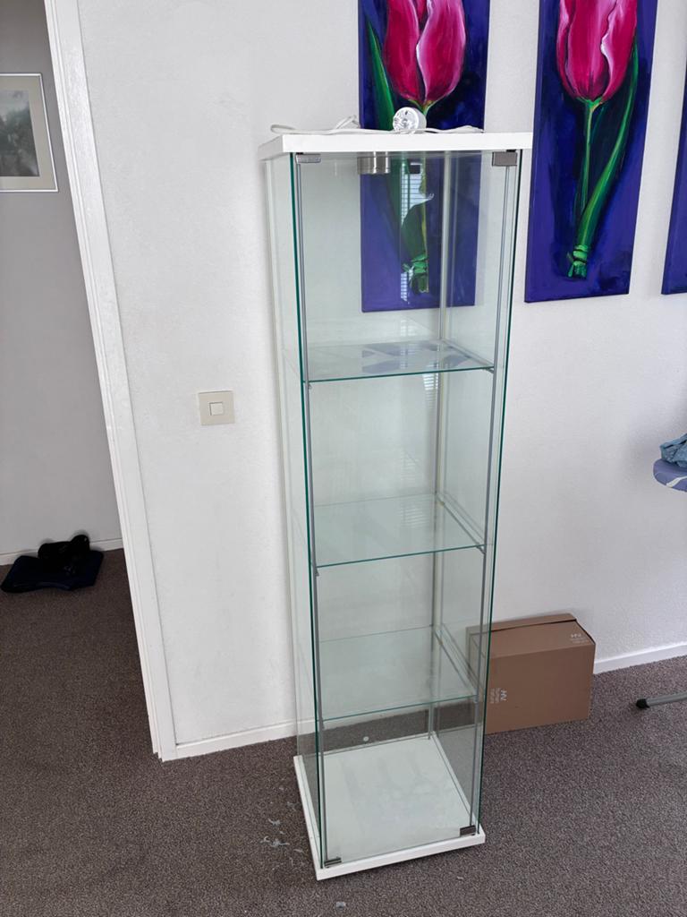 Glazen vitrinekast met planken, Huis en Inrichting, Kasten | Vitrinekasten, Ophalen, Met plank(en), Minder dan 50 cm, Minder dan 25 cm