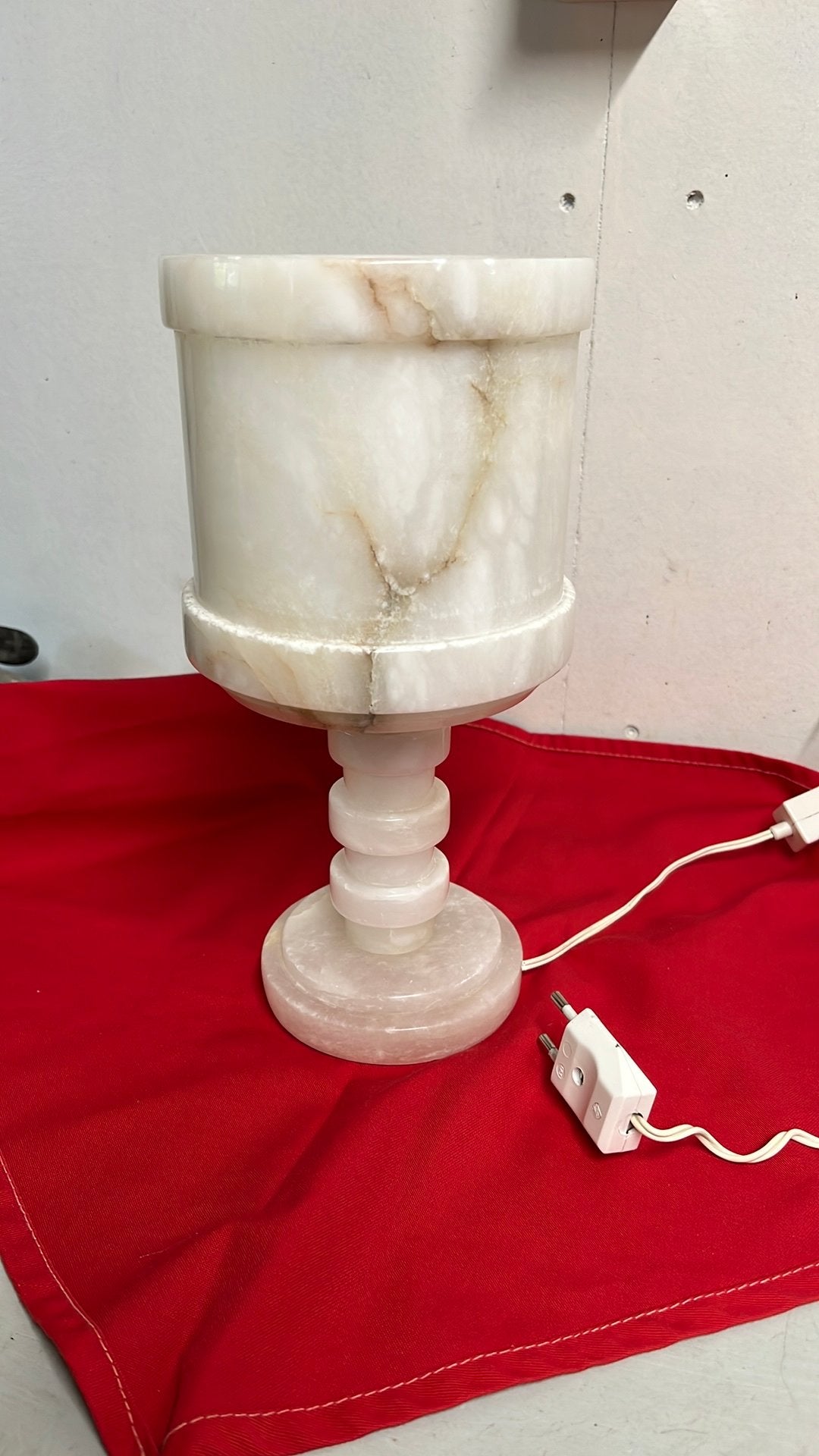 Vintage Kelkvormige Tafellamp van wit albast, Wit, Ophalen of Verzenden, Vintage