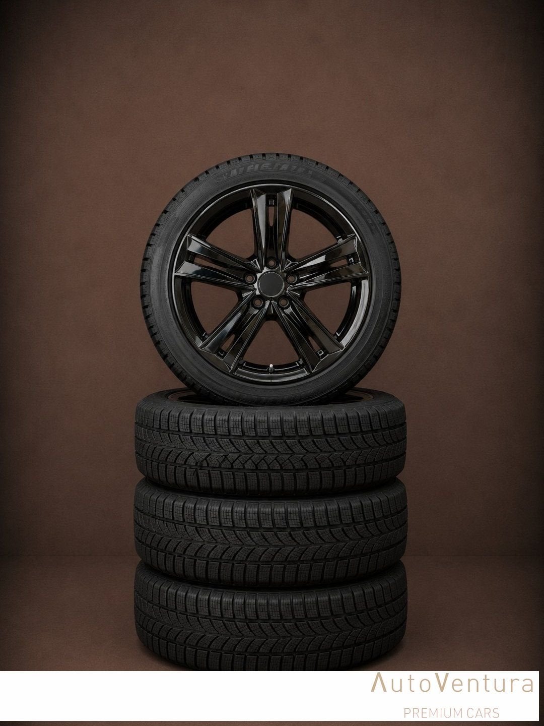 Land Rover Evoque  - Hilfy Win Turi - 215/55/R18 Winter 30, 18 inch, -, -, Banden en Velgen