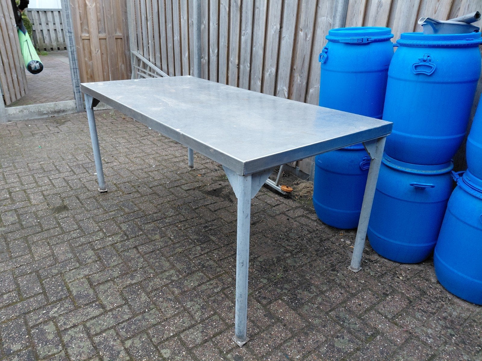 Rvs werktafel, Ophalen
