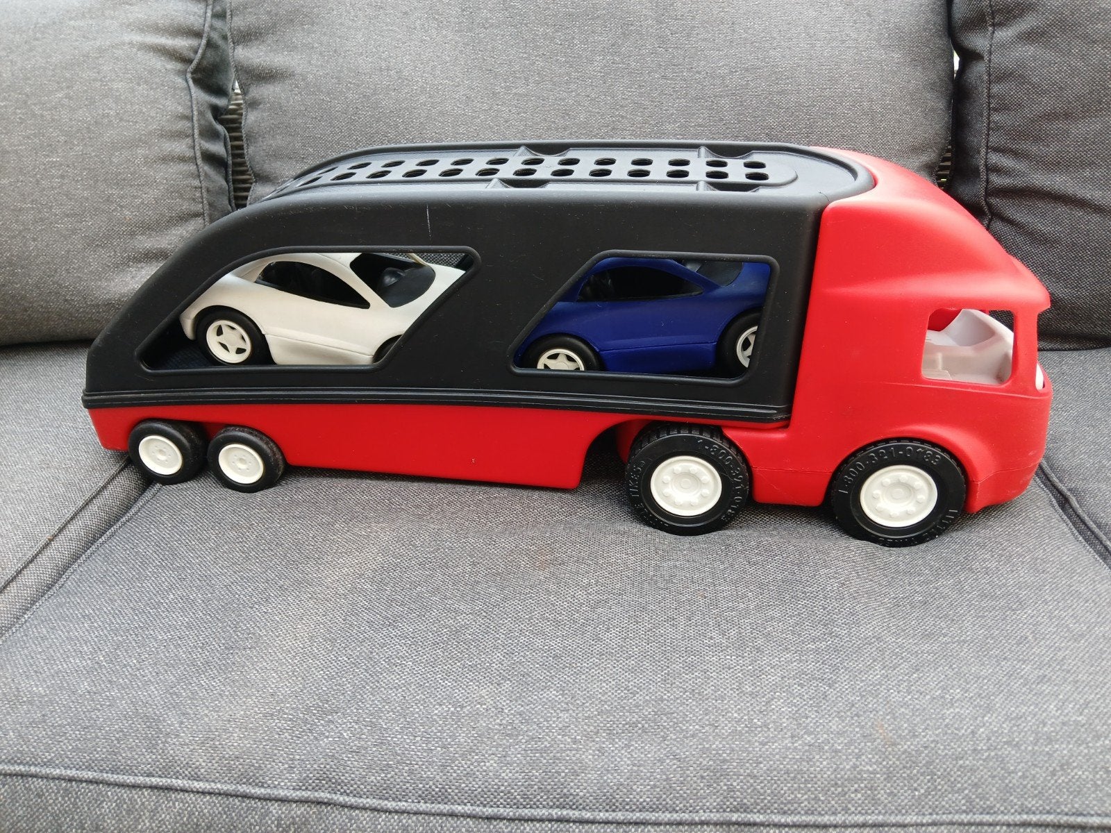 Little Tikes vrachtwagen met 2 auto's in oplegger, Kinderen en Baby's, Speelgoed | Speelgoedvoertuigen, Ophalen