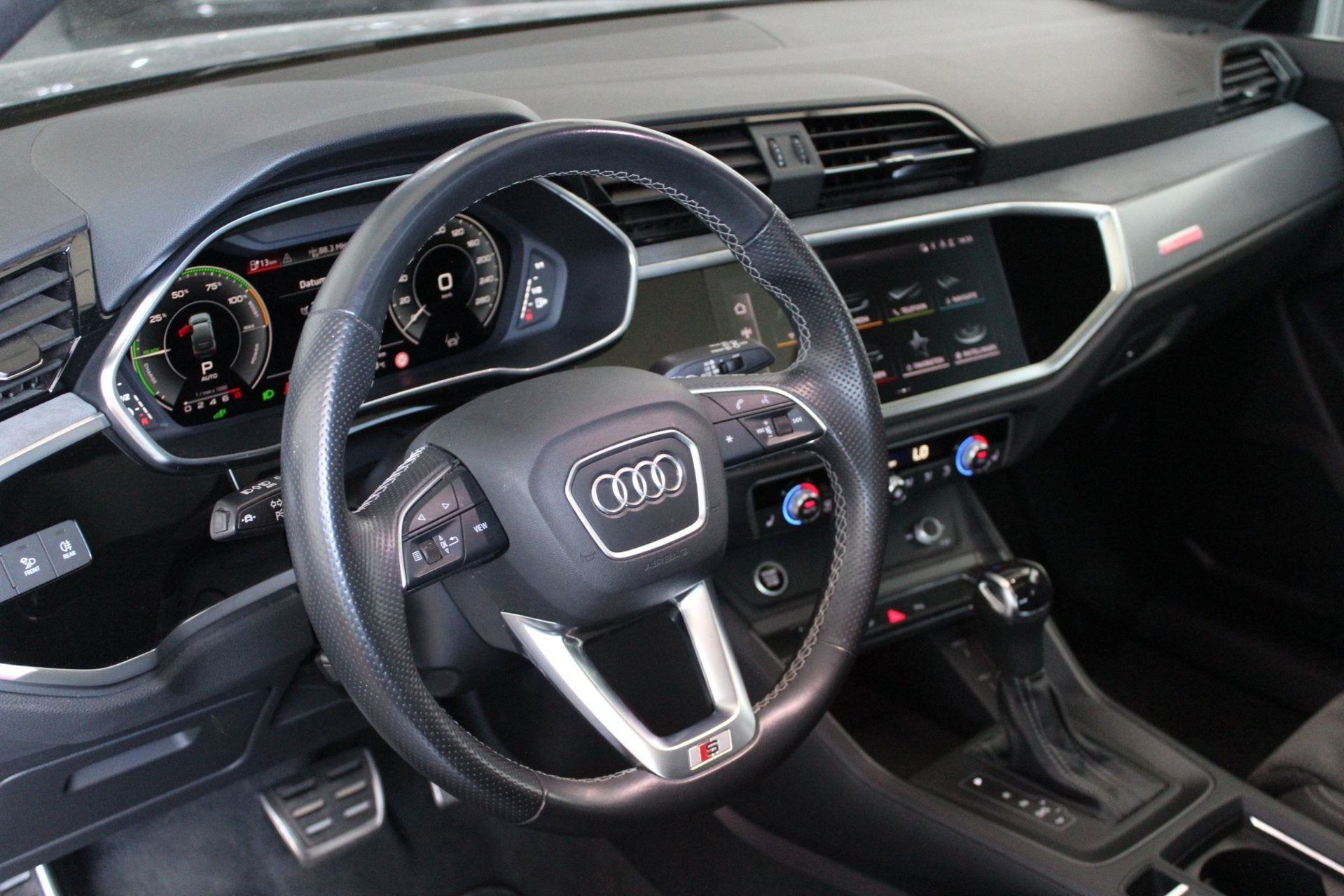 Audi Q3 Sportback 45 TFSI e S-Line | Panoramadak | Nano grij, Auto's, Zwart, Nieuw, Hybride Elektrisch/Benzine, SUV of Terreinwagen
