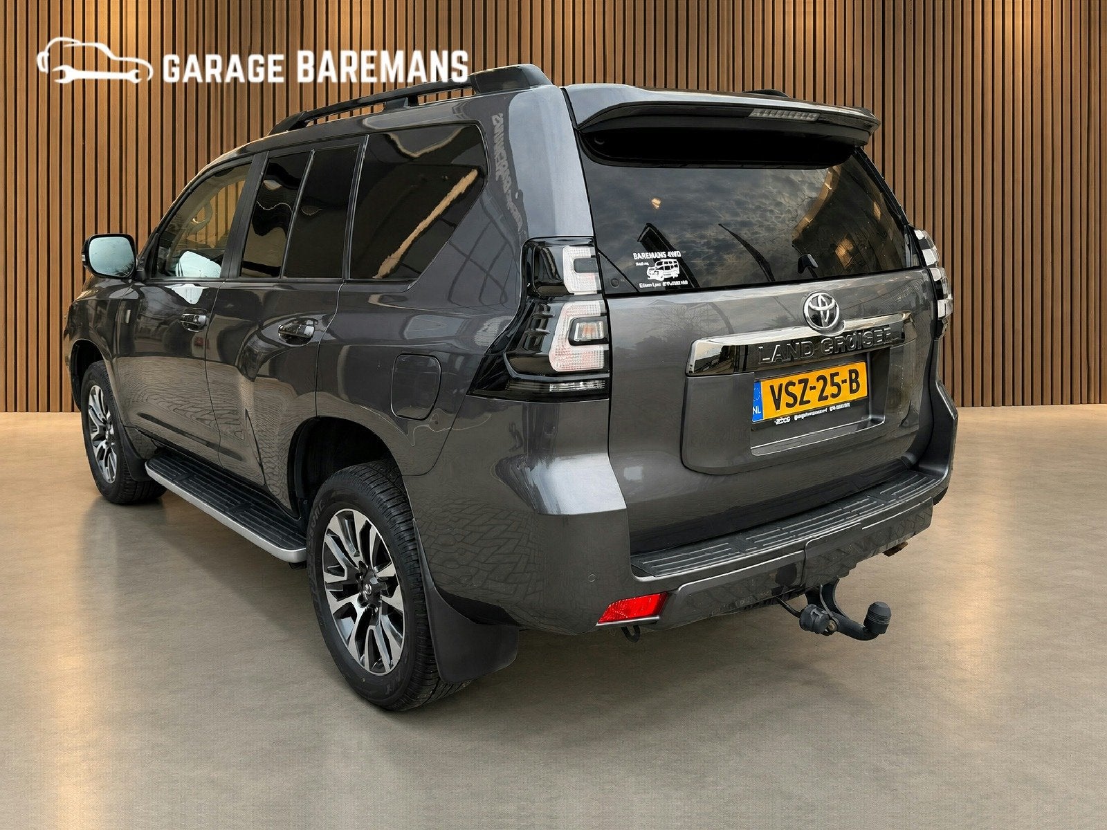 Toyota Land Cruiser 2.8 D-4D-F Black Edition Window Van, Auto's, Automaat, Gebruikt, 4 cilinders, Bedrijf