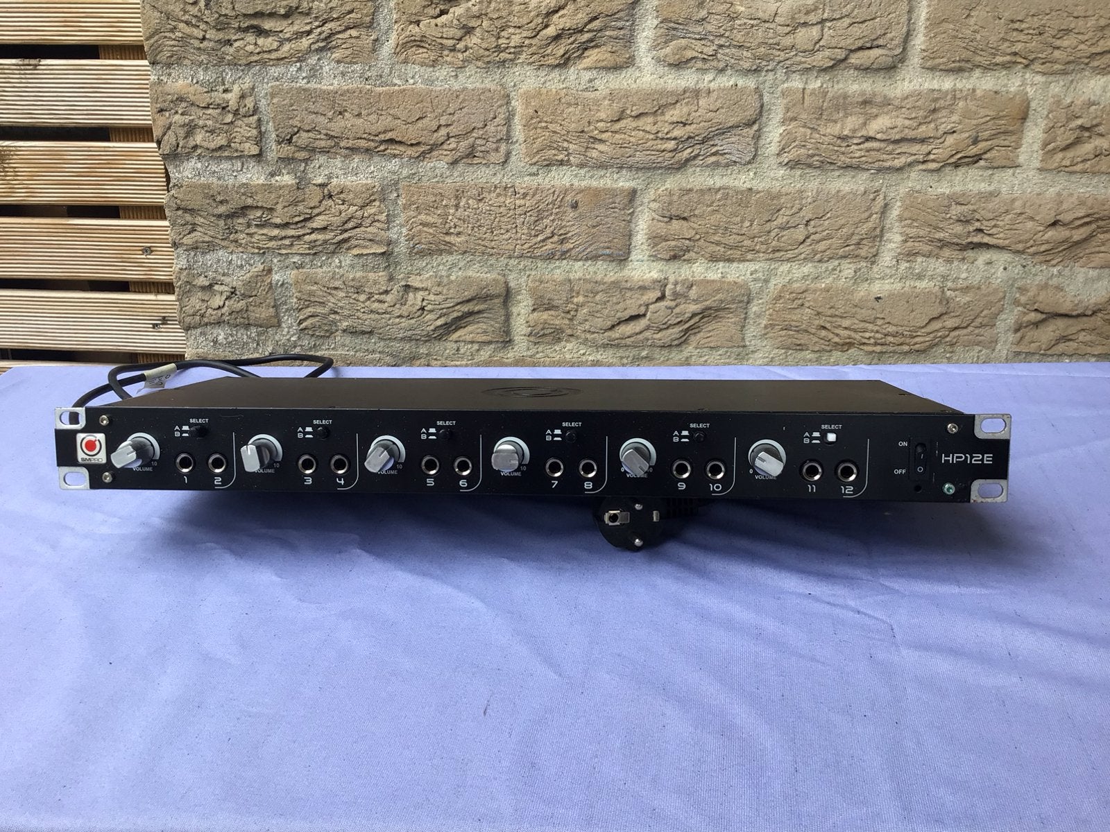SM PRO HP12E  AUDIO 12 KANAALS HOOFDTELEFOON VERSTERKER, Ophalen of Verzenden, Gebruikt, Audio