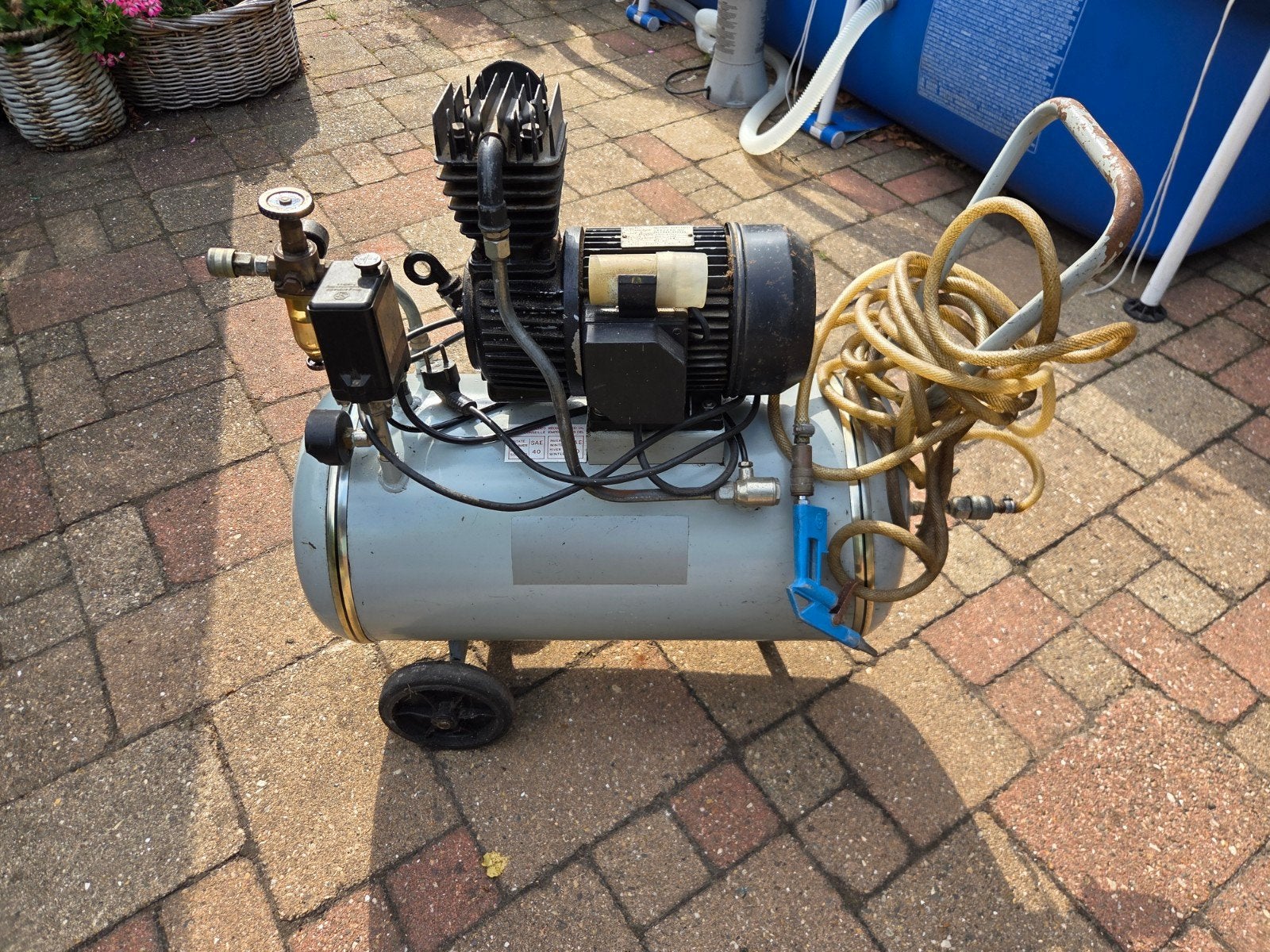 C.L.M.A. Compressor, Ophalen, Gebruikt, 6 tot 10 bar, Minder dan 200 liter/min