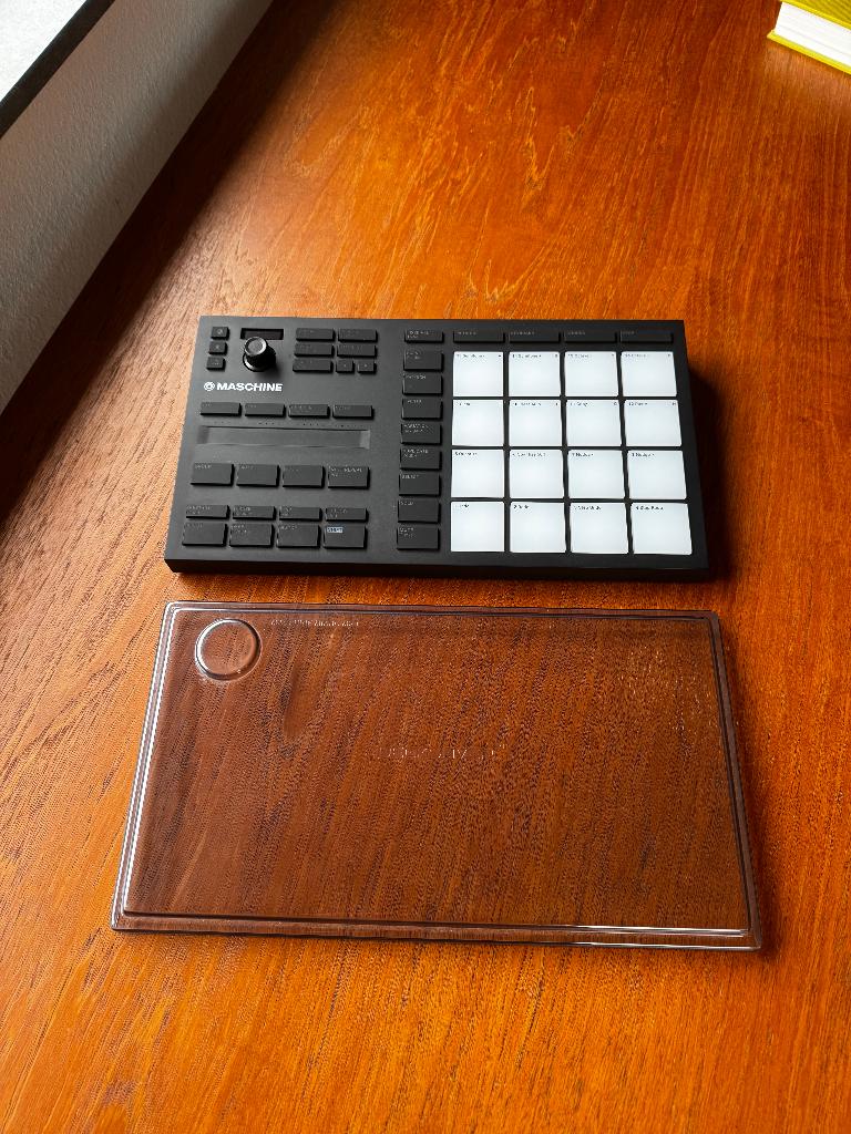 Native Instruments Maschine Mikro MK3 - Met decksaver, Ophalen, Zo goed als nieuw