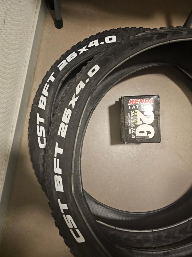 CST BFT 26x4.0 Fatbike Banden met Kenda Binnenbanden nieuwe., Fietsen en Brommers, Band, Ophalen of Verzenden, Zo goed als nieuw