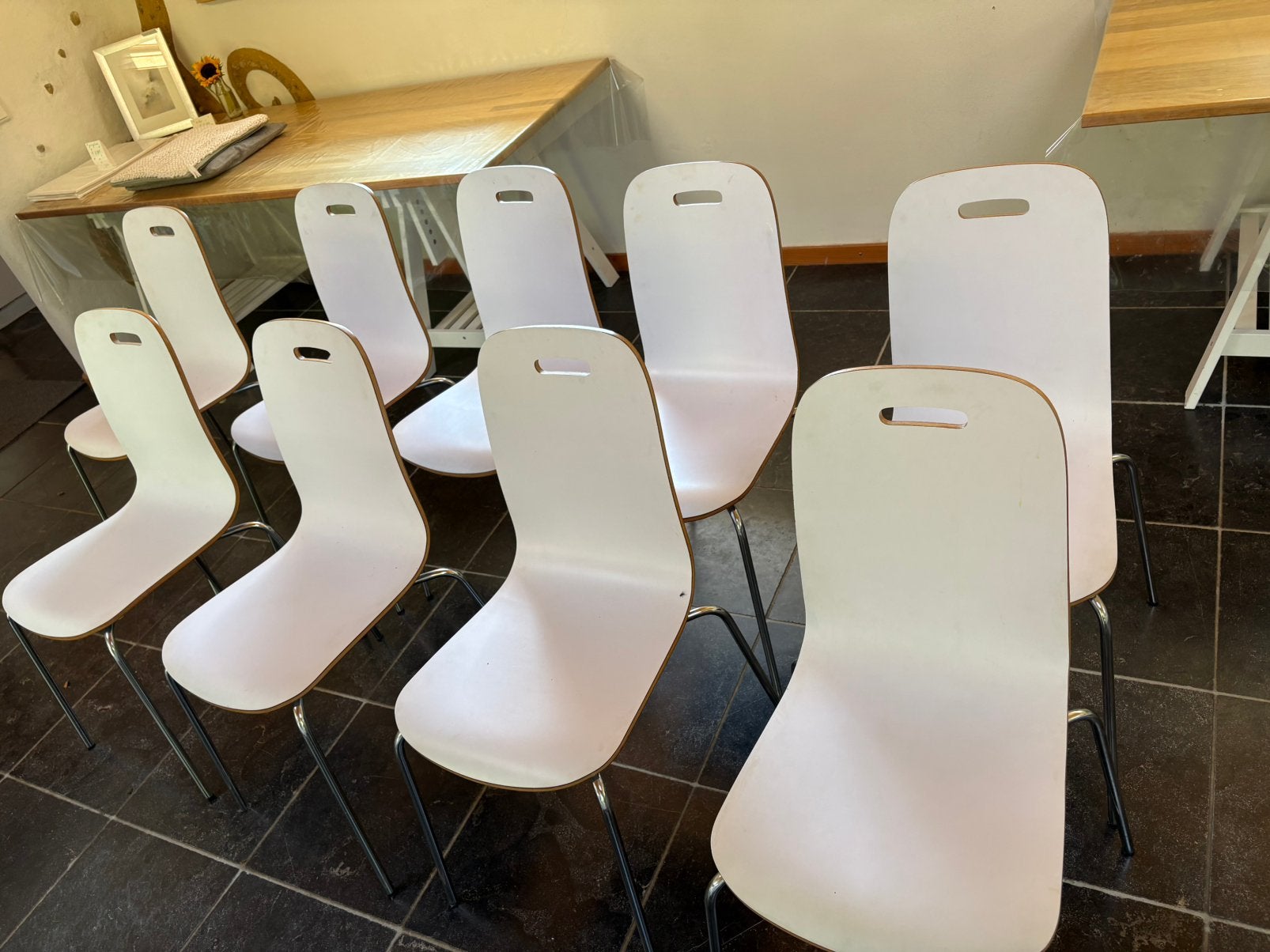 Stoelen, Huis en Inrichting, Stoelen, Gebruikt, Wit, Eenvoudige stapelbare stoelen in de kleur wit., Vijf, Zes of meer stoelen