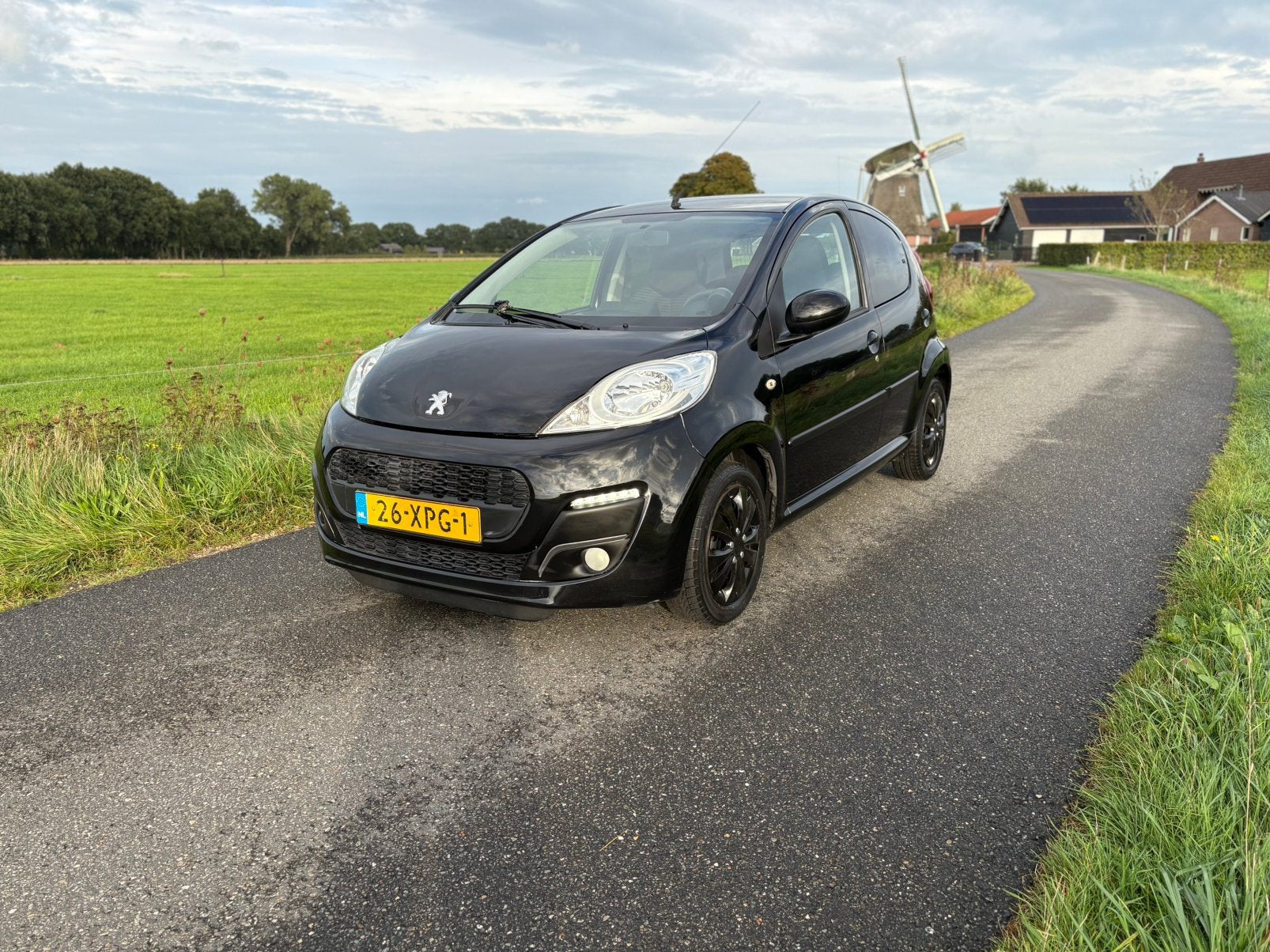 Peugeot 107 Facelift! Carplay! Airco! Elektrisch Pakket! APK, Auto's, Voorwielaandrijving, 4 stoelen, Origineel Nederlands, Bedrijf