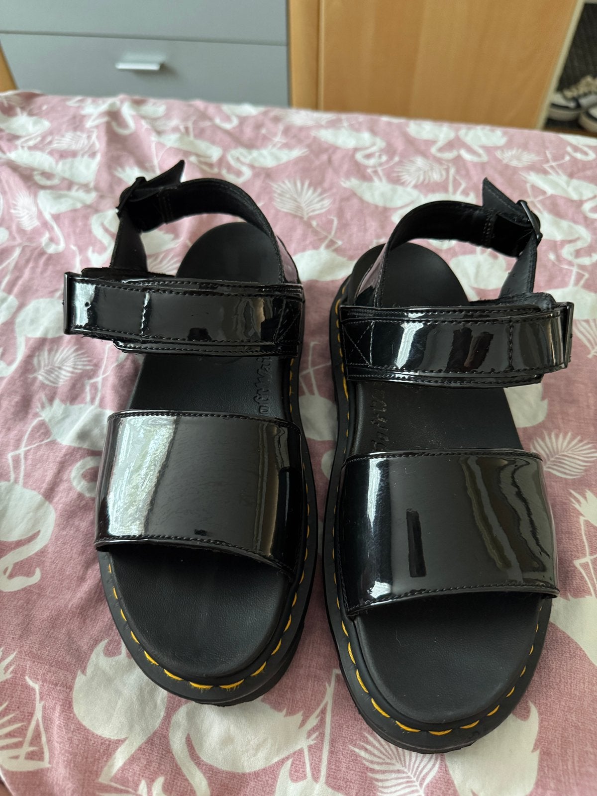 Dr Martens sandalen, Ophalen, Zwart, Sandalen of Muiltjes, Gedragen