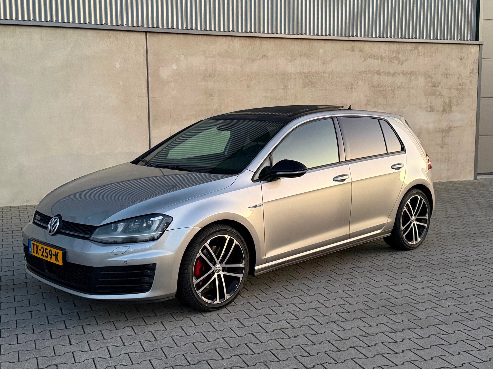 Volkswagen Golf 2.0 TDI GTD 2016 DSG 184 PK PANO+NAVI+XENON+, Auto's, Gebruikt, 4 cilinders, Bedrijf, Diesel