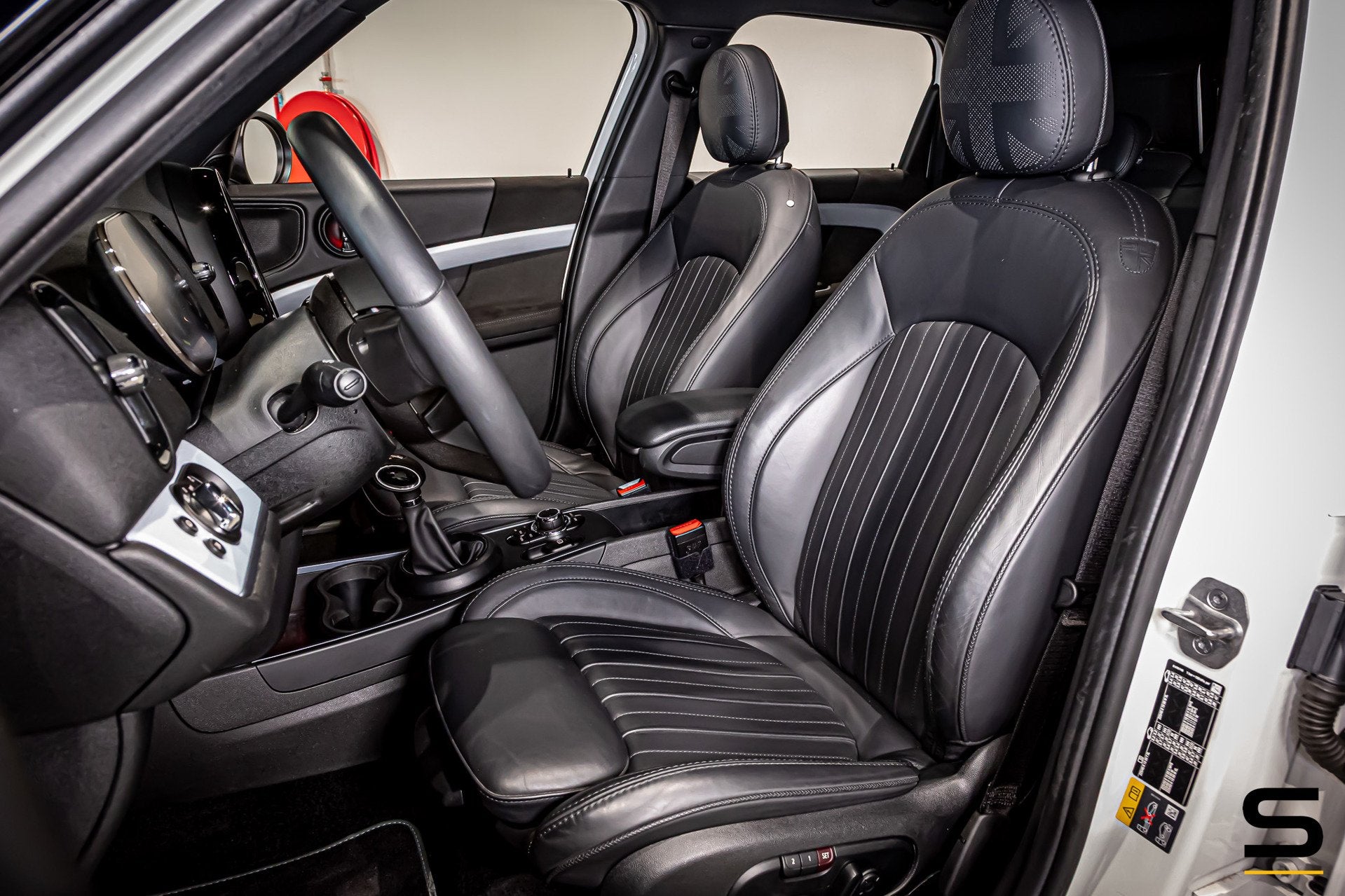 Mini Countryman 1.5 Cooper S E ALL4 Untamed Edition|FullOpt, Auto's, Mini, Automaat, Zwart, Countryman, Wit