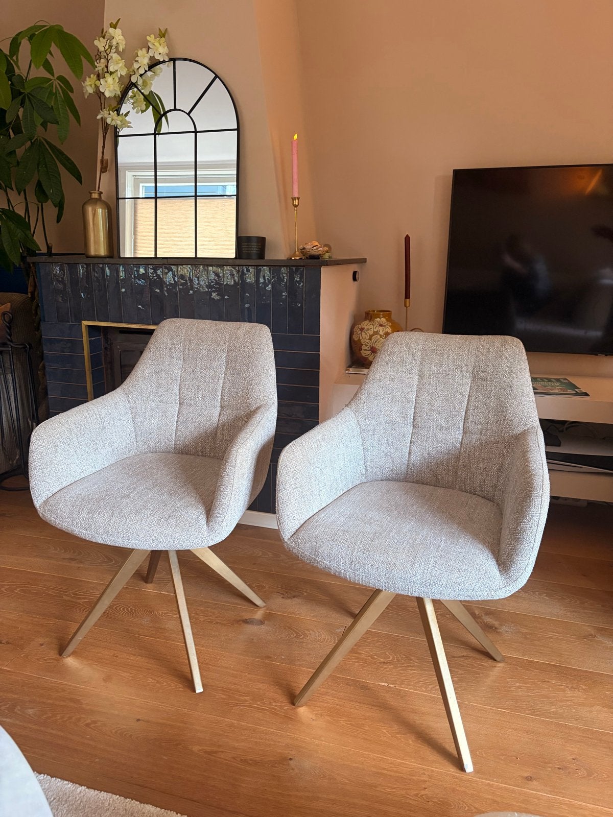2 eetkamerstoelen - Grijs met goud (Prijs is per stoel), Huis en Inrichting, Ophalen, Twee, Zo goed als nieuw, Stof