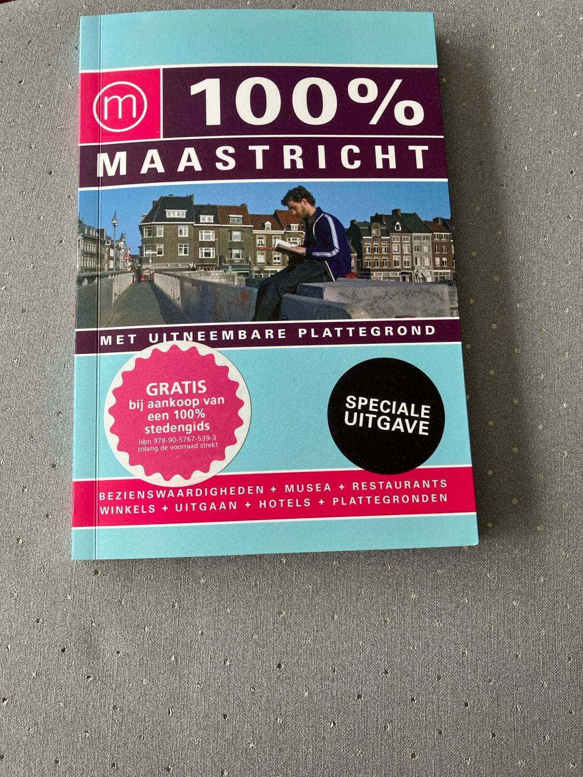100% Maastricht Reisgids met plattegrond - Speciale uitgave, Overige merken, Ophalen of Verzenden, Zo goed als nieuw, Reisgids of -boek