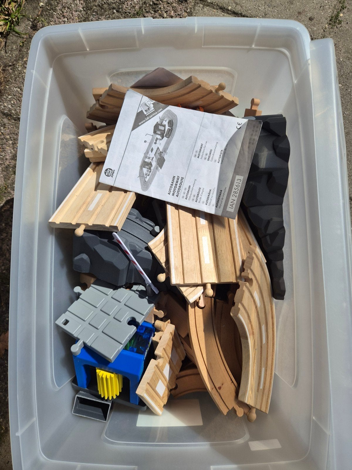 Houten treinbaan met elektrische treintjes, Kinderen en Baby's, Racebaan, Zo goed als nieuw, Elektrisch, Ophalen