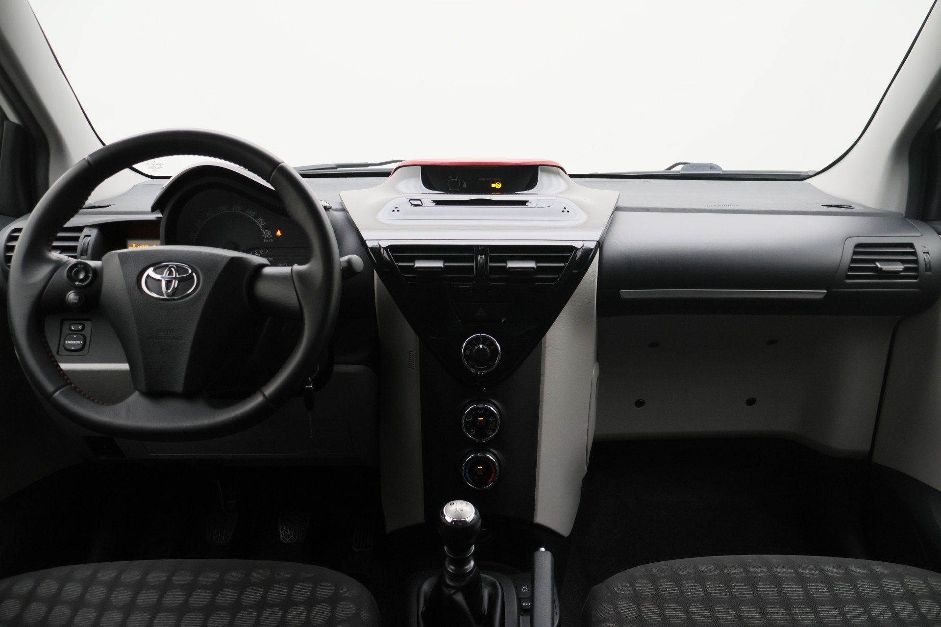 Toyota iQ 1.0 VVTi Comfort Parelmoer, Airco AUX, Elektr. Pak, Stof, Gebruikt, Zwart, 4 stoelen