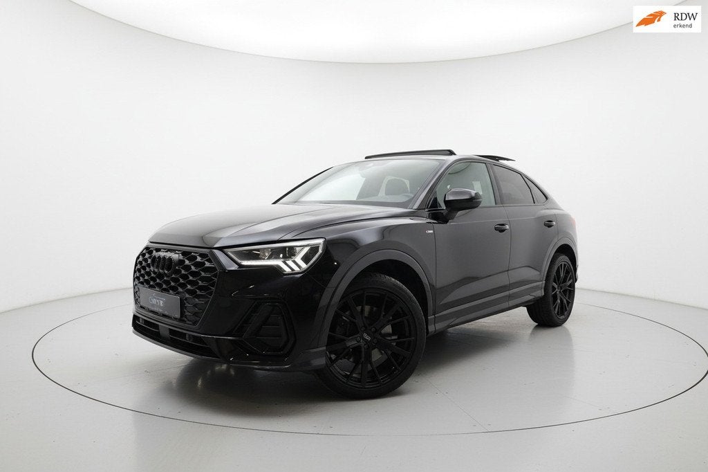 Audi Q3 Sportback 45 TFSI e 2x S LINE PANO VIRTUAL ACC, Auto's, Audi, Gebruikt, Automatische klimaatregeling, Leder en Stof, Hybride Elektrisch/Benzine
