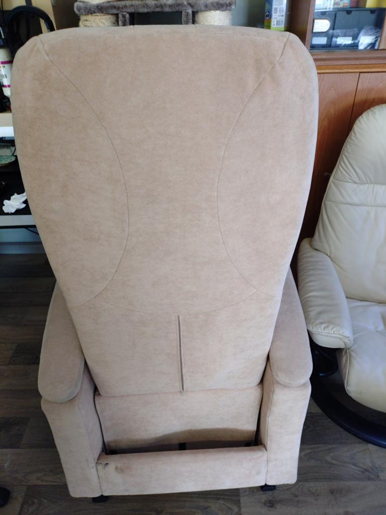 Comfortabele beige relaxfauteuil met elektrische bediening, Ophalen, Gebruikt, Modern, Comfort, 75 tot 100 cm