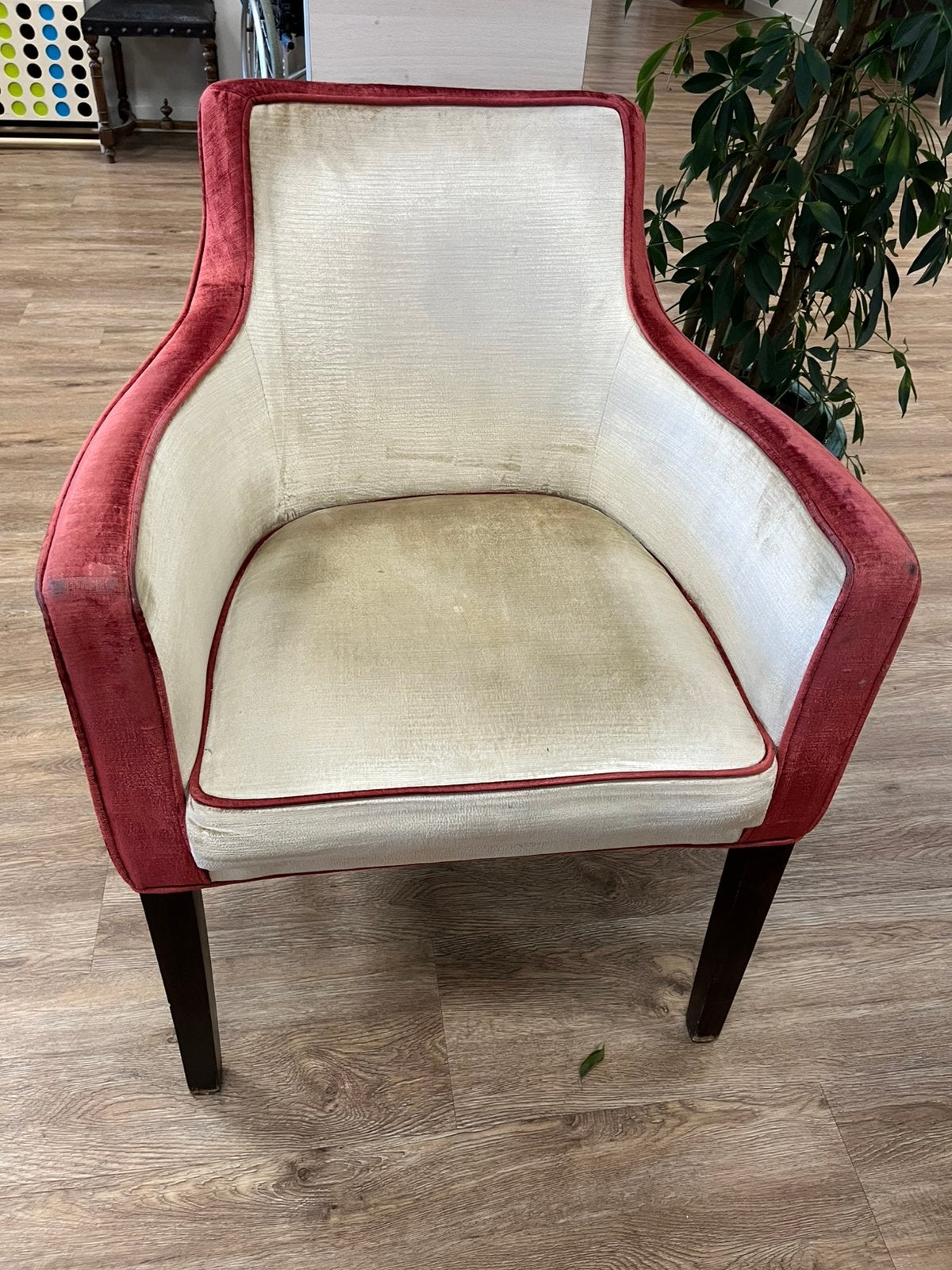 Creme rode stoelen merk Satelliet 14 stuks, Ophalen, Zo goed als nieuw, 75 tot 100 cm, 50 tot 75 cm