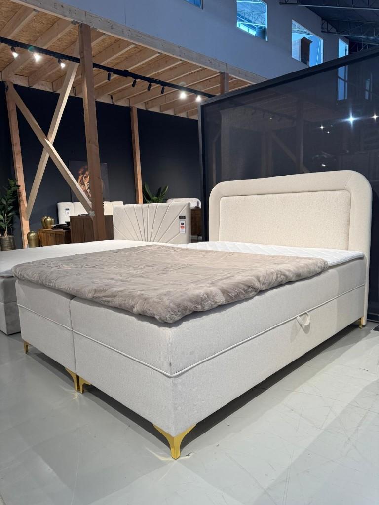 Prachtige boucle boxspring opbergruimte | Showroom vianen