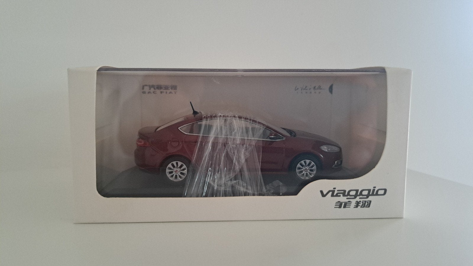 FIAT VIAGGIO. LA VITA e BELLA. 1:43. MIB., Ophalen of Verzenden