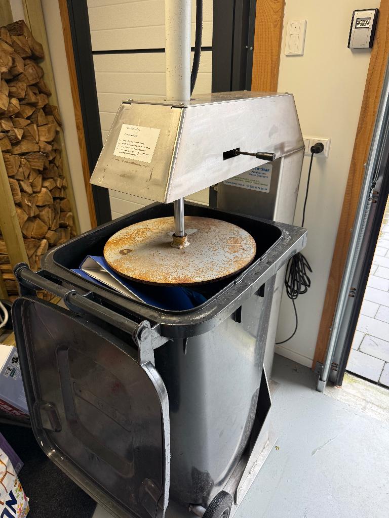 KLIKO hydraulische VUILNISPERS VAN RVS, Doe-het-zelf en Verbouw, Ophalen, Zo goed als nieuw