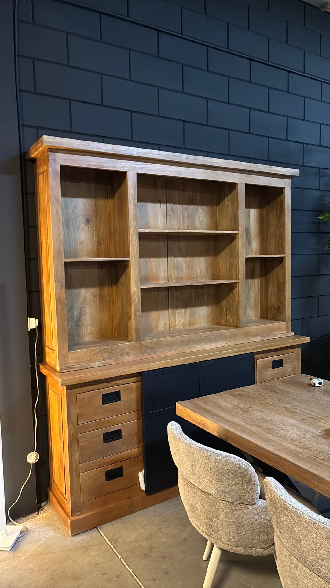 Buffetkast mangohout - Showroom opruiming, Huis en Inrichting, Kasten | Buffetkasten, Ophalen, 100 tot 150 cm, Nieuw, Met lade(s)