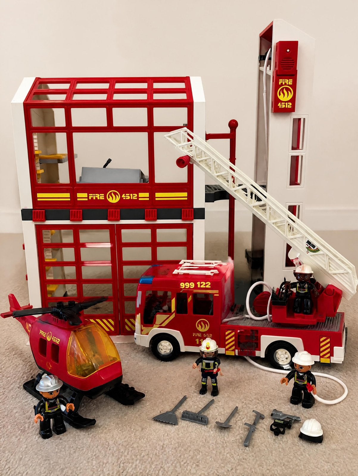 Playmobil brandweerset: kazerne, ladderwagen & helikopter
