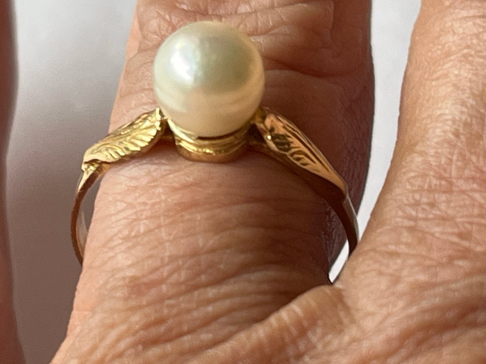 Florale gouden ring met echte parel - 14 CT goud, 18 tot 19, Verzenden, Zo goed als nieuw, Dame
