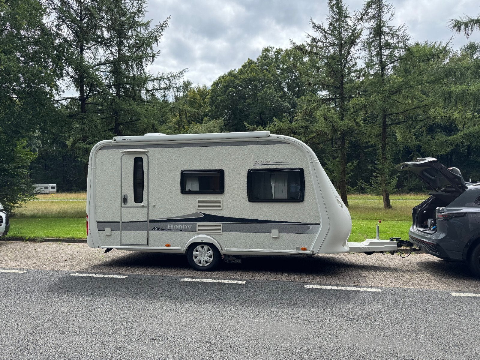 Hobby 440 SF De Luxe Easy uit 2013 met mover en omnistor, Hobby, Treinzit, Dwarsbed, Particulier