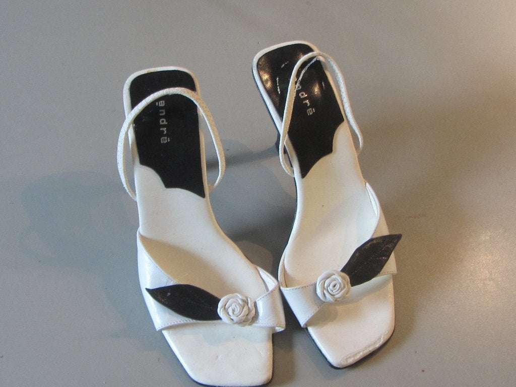 Avond schoenen pumps sandalen André 38 wit leer, Wit, Zo goed als nieuw, Sandalen of Muiltjes, Ophalen of Verzenden