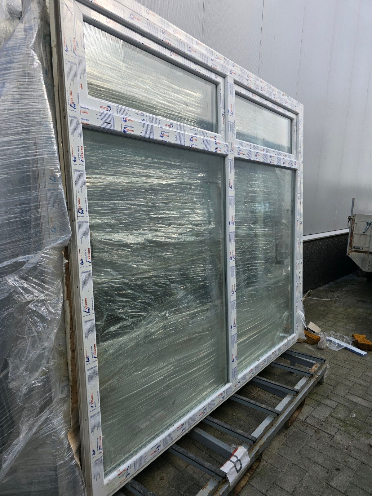 Groot kunstofkozijn 230 b x 212 h. Twee openslaande bovenl, Kunststof, Deurkozijn, Nieuw, Ophalen of Verzenden