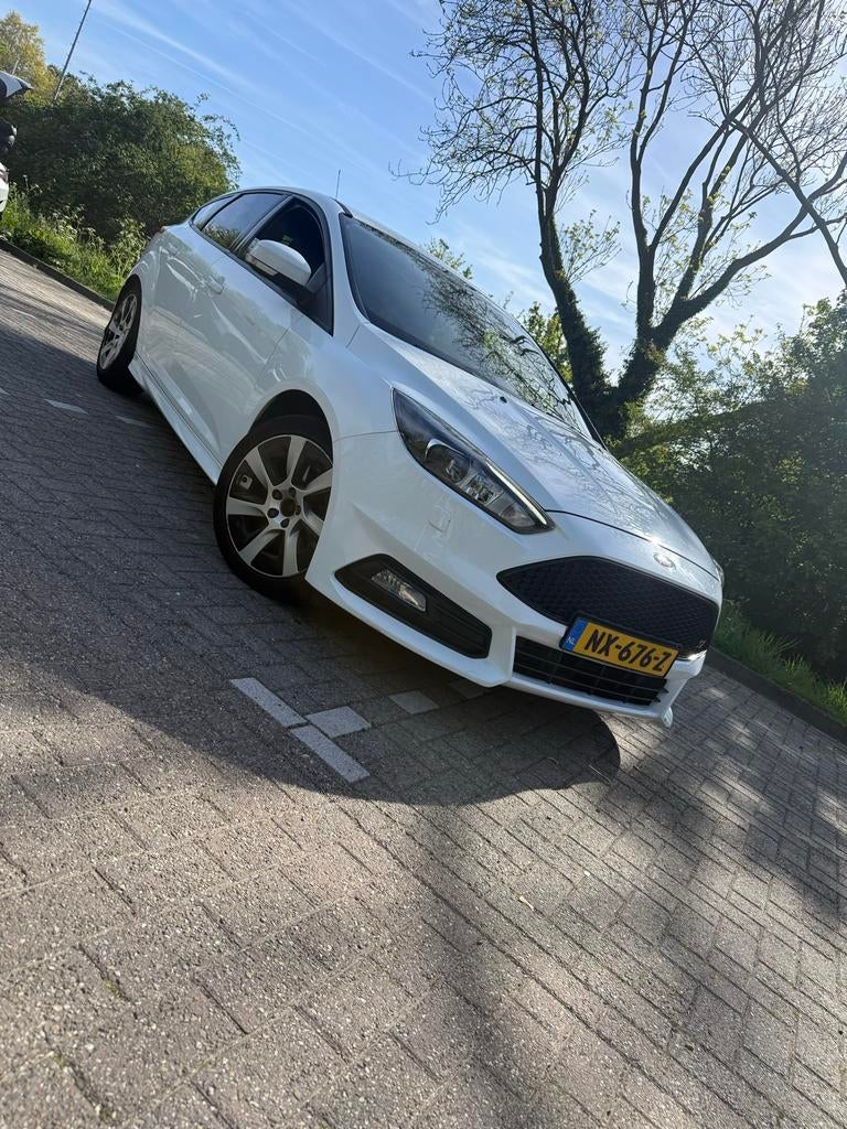 Ford Focus st 2.0, Auto's, Ford, Particulier, Focus, Benzine, D, Hatchback, Handgeschakeld, Geïmporteerd, Wit, Voorwielaandrijving