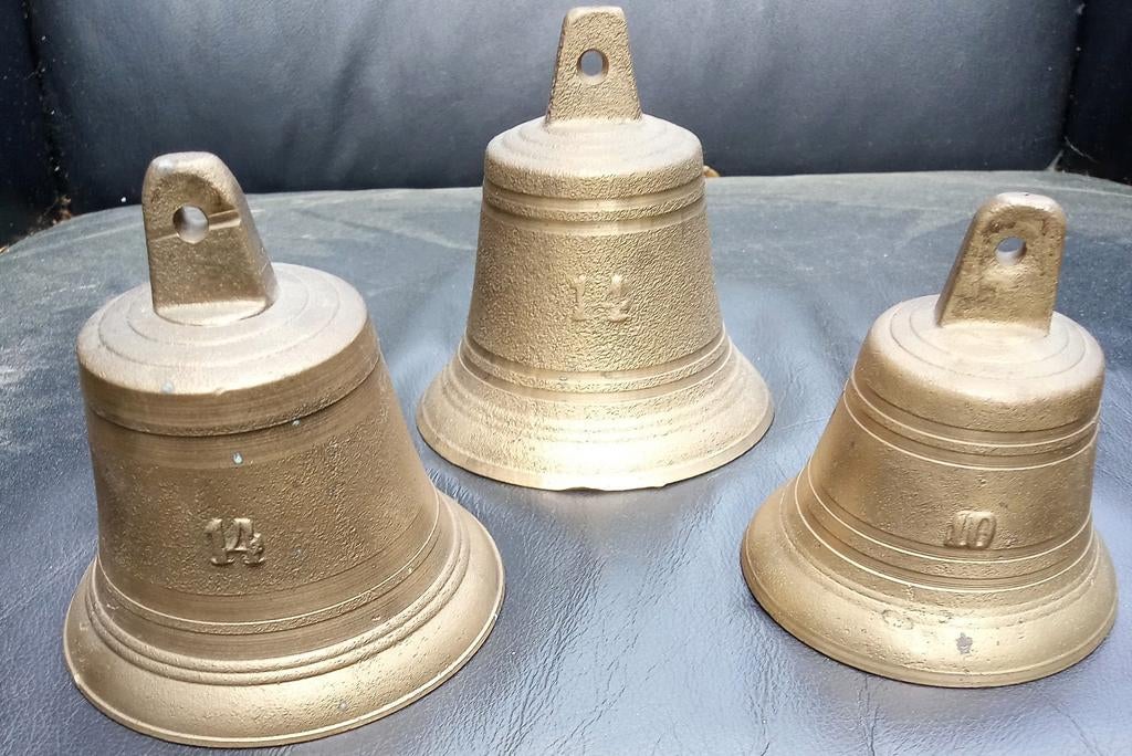 3 Antieke bronzen bellen genummerd 2 x 14 en 10, Antiek en Kunst, Ophalen of Verzenden