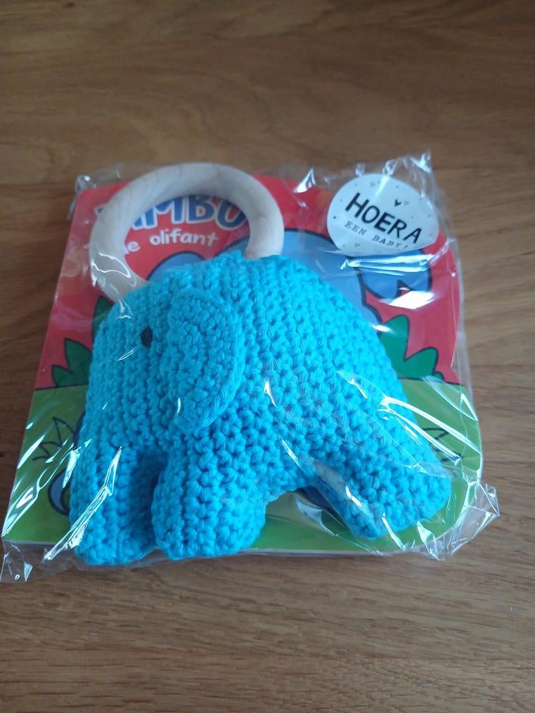 Nieuwe gehaakte olifant rammelaar met houten ring, Ophalen of Verzenden, Nieuw, Haken