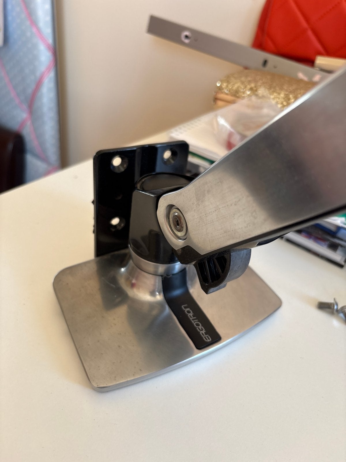 Ergotron Beeldscherm of TV Muurbeugel - 1 of 2-delig., Ophalen of Verzenden, Gebruikt